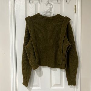 Green cropped sweater, great for fall and winter looks.